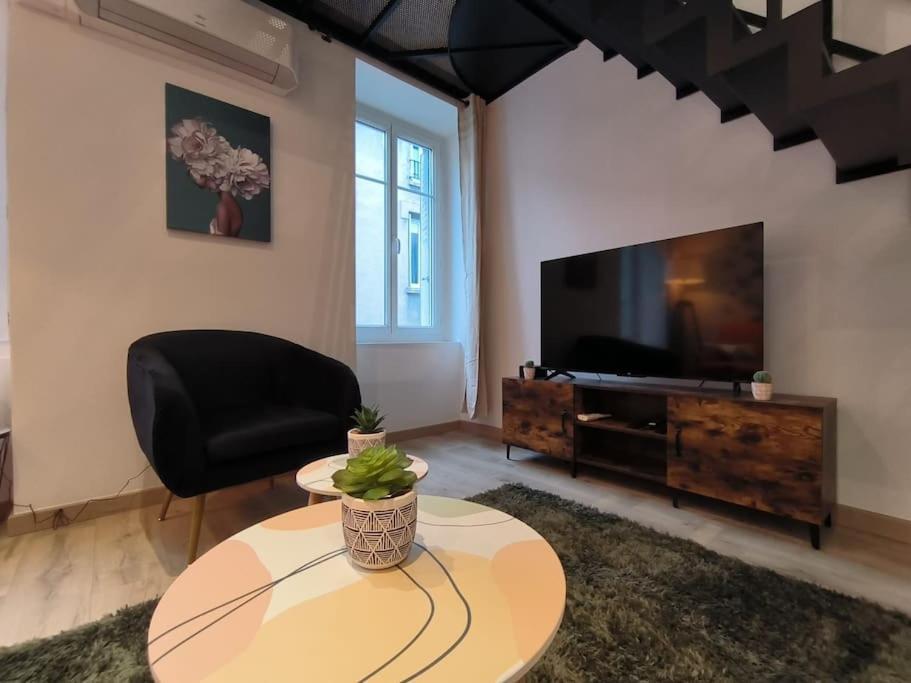Apartamento T2 -55M2- Elegant Et Chaleureux Montbrison Exterior foto
